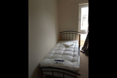 5 Bed Semi-Detached House, Elgar Path, LU2 - Photo 3