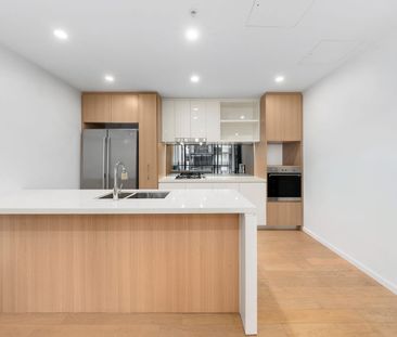 Generous Designer Living with Study in the Heart of Green Square - Photo 4
