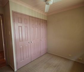 Comfortable Family Living in a Quiet Court, Spacious Yard and Enter... - Photo 1