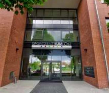 An STUDENTEN zu VERMIETEN: WG-Zimmer im Dachgeschoß des Sportzentru... - Photo 6