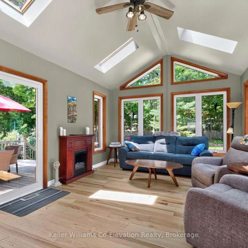 16 MUNDY AVENUE - Photo 1