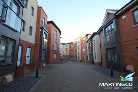 2 bedroom ground floor flat to rent - Photo 2