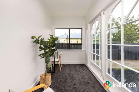 Stunning, Renovated, Three Bedroom Home - Photo 4