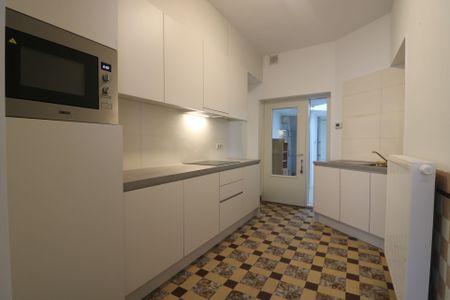 Gerenoveerd 1-slaapkamerappartement gelegen aan een leuk pleintje vlakbij jachthaven en Grote Markt. - Photo 2