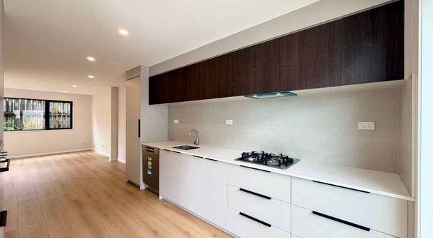 West Harbour, 3 bedrooms - Photo 1