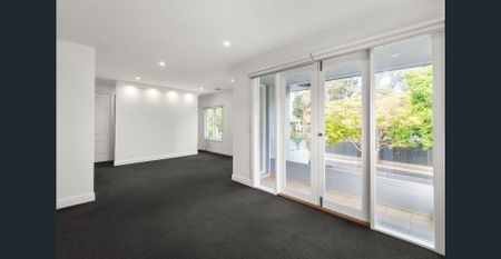 SPACIOUS ACCOMMODATION IN A BRILLIANT LOCATION - Photo 2