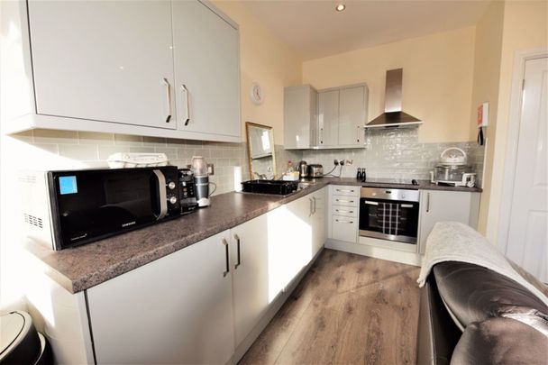 2 bedroom Flat in Otley Road, Leeds - Photo 1