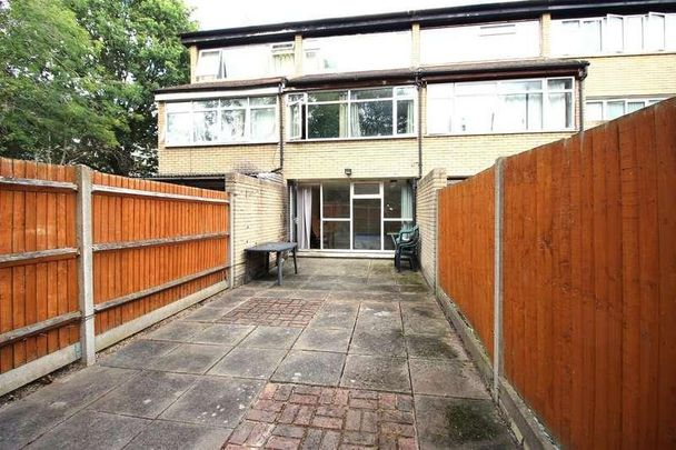 Barchester Close, Cowley, Middlesex, UB8 - Photo 1