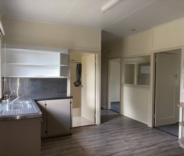 Freshly renovated 4 home - Photo 6