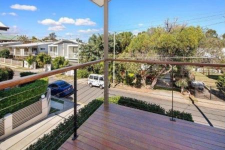 Conveniently located 2-story townhouse. - Photo 3