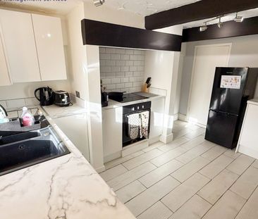 Newhey Road, Newhey, Rochdale OL16 4JY - Photo 6