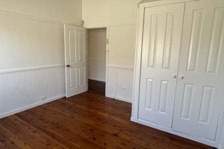 Renovated home close to everything! - Photo 4