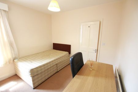 4 Bed Terraced House, Norris Road, RG6 - Photo 4