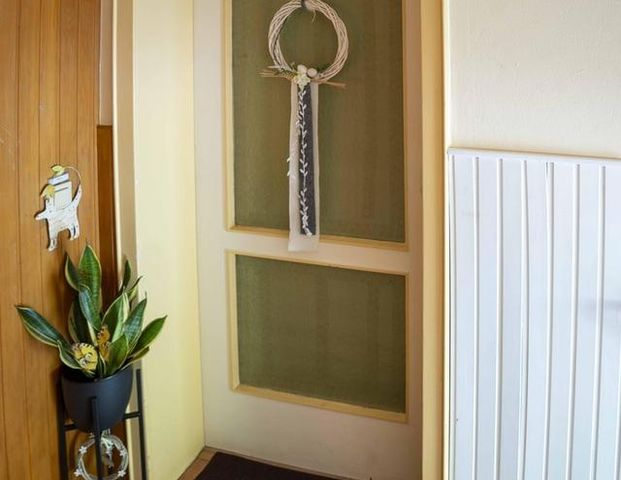 Teilmöbliert & modernisiert: 2 Zimmer im DG mit neuem Bad – ab 15.01.2026 - Photo 1