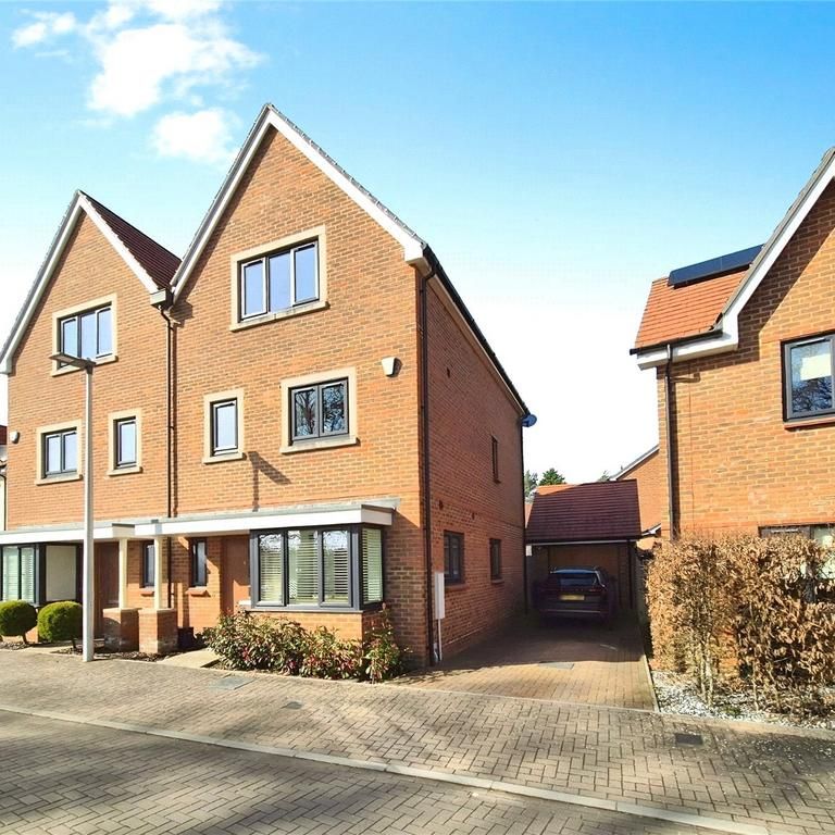 4 bedroom semi-detached house to rent - Photo 1
