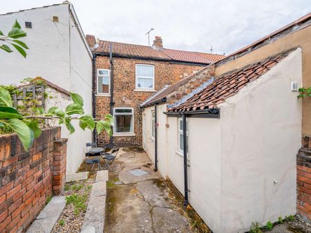 4 bed shared student property near the University of York Bedroom 2 - Photo 4