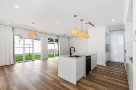 Brand New Luxury Home with Premium Finishes – Just a Short Stroll from the Coastline - Photo 3