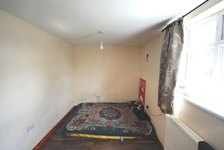 3 bedroom flat to rent - Photo 3