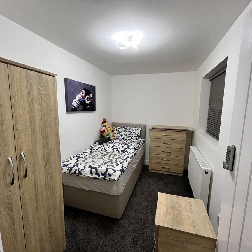 Room in a Shared House, Bearwood Road, B66 - Photo 2