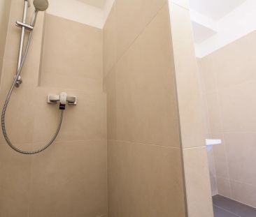 Lichtdurchflutete 2-Zimmer-Wohnung mit 20 m² Terrasse und Grünblick... - Photo 2