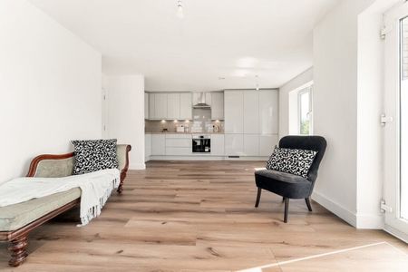 Aster Way, Cambridge £1,600 pcm ⓘ The monthly or weekly payment required by the landlord. Read our glossary page , 2 bedrooms, apartment, to let * Tenant info - Photo 3