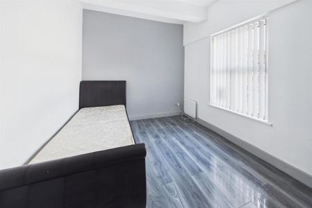 3 bedroom apartment to rent - Photo 4