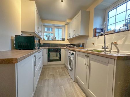 3 bedroom flat to rent - Photo 5