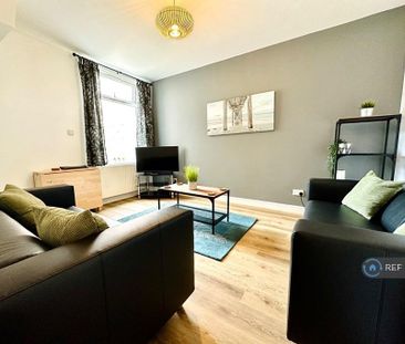 4 bedroom terraced house to rent - Photo 2