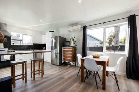 Modern two bedroom - Photo 3