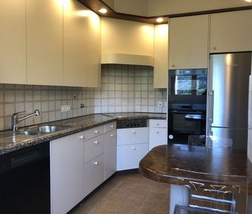 LUXURIOUS APARTMENT IMMERSED IN GREENERY, JUST A STEP AWAY FROM THE... - Photo 5