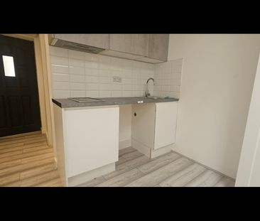 Studio Flat, Sinclair Grove, NW11 - Photo 2