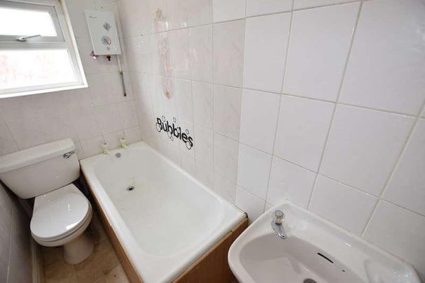 Grenfell Avenue, Blackpool, FY3 - Photo 1