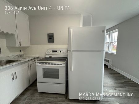 NEWLY RENOVATED 1-BEDROOM/1BATH APARTMENT + HYDRO - Photo 3