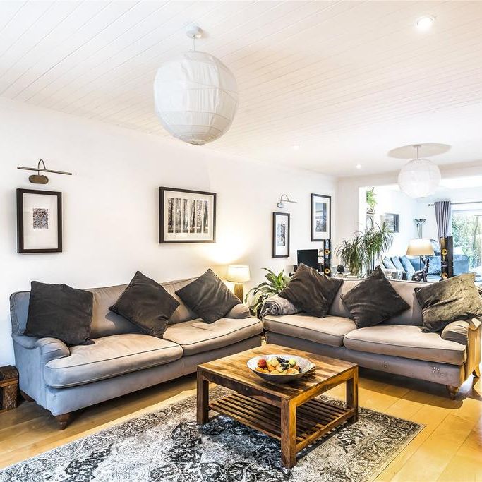 4 bedroom detached house to rent - Photo 1