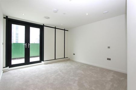 3 bedroom flat to rent - Photo 3
