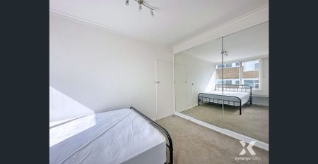 Spacious 1-Bedroom Apartment in South Yarra! - Photo 3