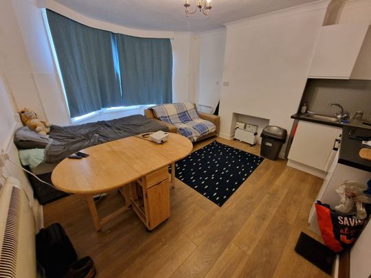 Room in a Shared House, Sackville Road, BN3 - Photo 1