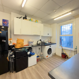 1 bedroom in a house share to rent - Photo 2