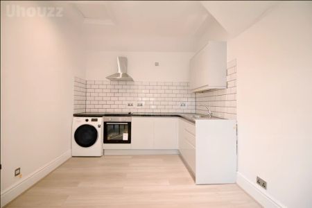 Entire Place·1B1B·Room 7··Albany Rd - Photo 3