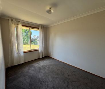 Comfortable 3-Bedroom Home with Outdoor Entertaining – Prime Ruther... - Photo 2