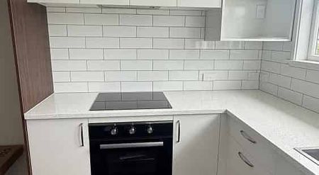 2 bedroom freshly renovated with big section - Photo 2