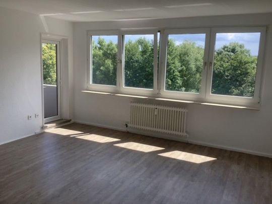 Ein tolles Wohngefühl: interessante 2-Zimmer-Wohnung mit Balkon - Foto 1