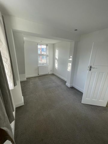 4/5 bedroom House To Let in , Cypress Avenue, Twickenham - Photo 3