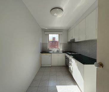 Bright Elwood Apartment with Balcony & Lock-Up Garage - Photo 3