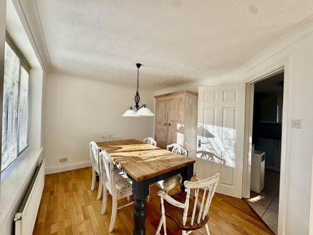 4 bedroom detached house to rent - Photo 2