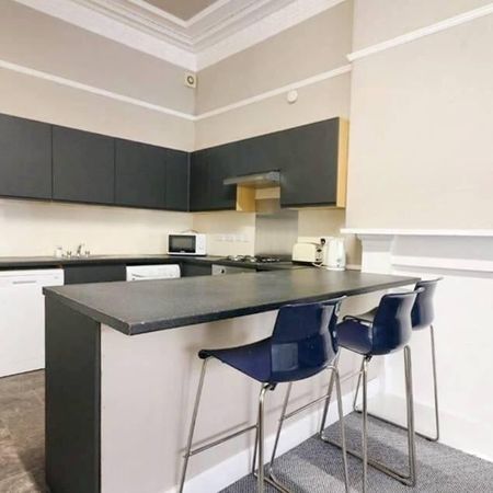 5 Bed Flat, Kersland St, G12 - Photo 3