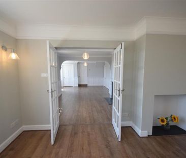 4 bedroom detached house to rent - Photo 3