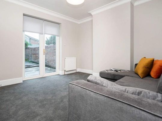 4 bedroom house to rent - Photo 1