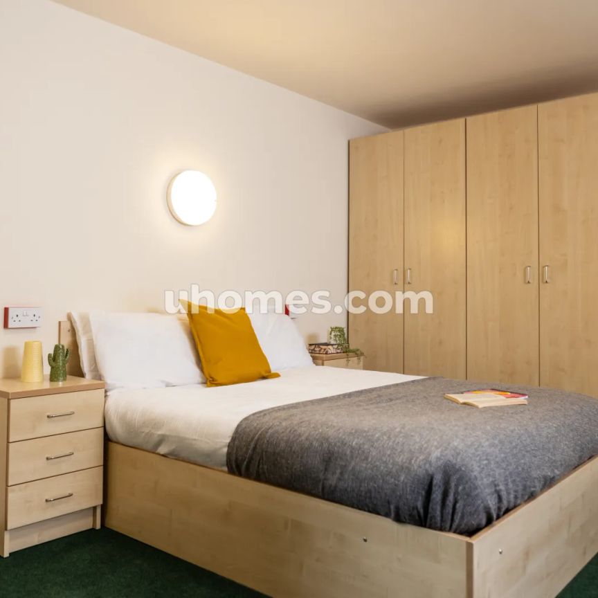 1 Bed Flat - Photo 1