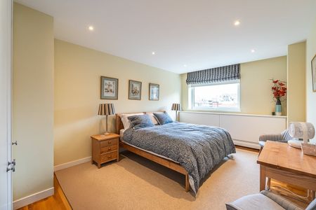 3 bedroom flat to rent - Photo 4